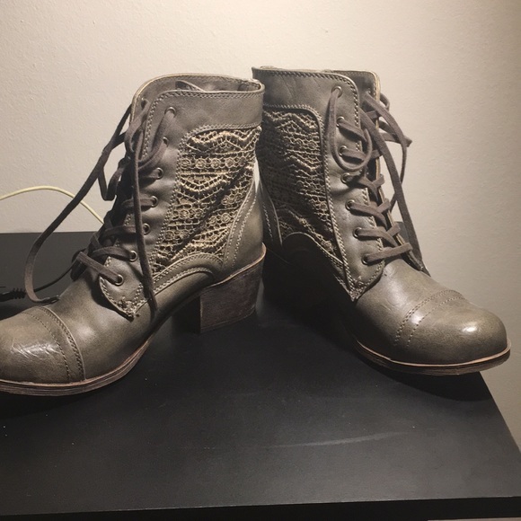 Boots - Picture 2 of 3